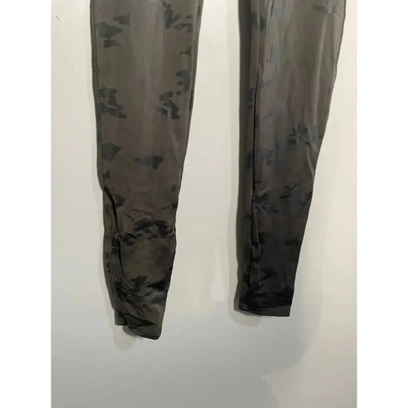 Spanx Faux Leather Liquid Leggings‎ in Camo - Picture 4 of 10